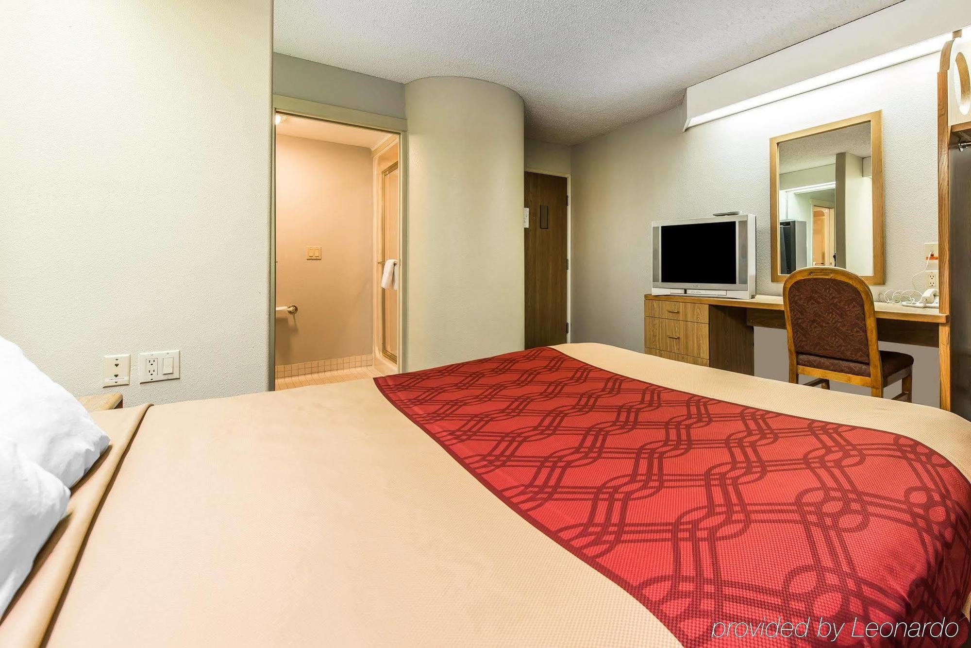 Days Inn By Wyndham Thornton Kültér fotó